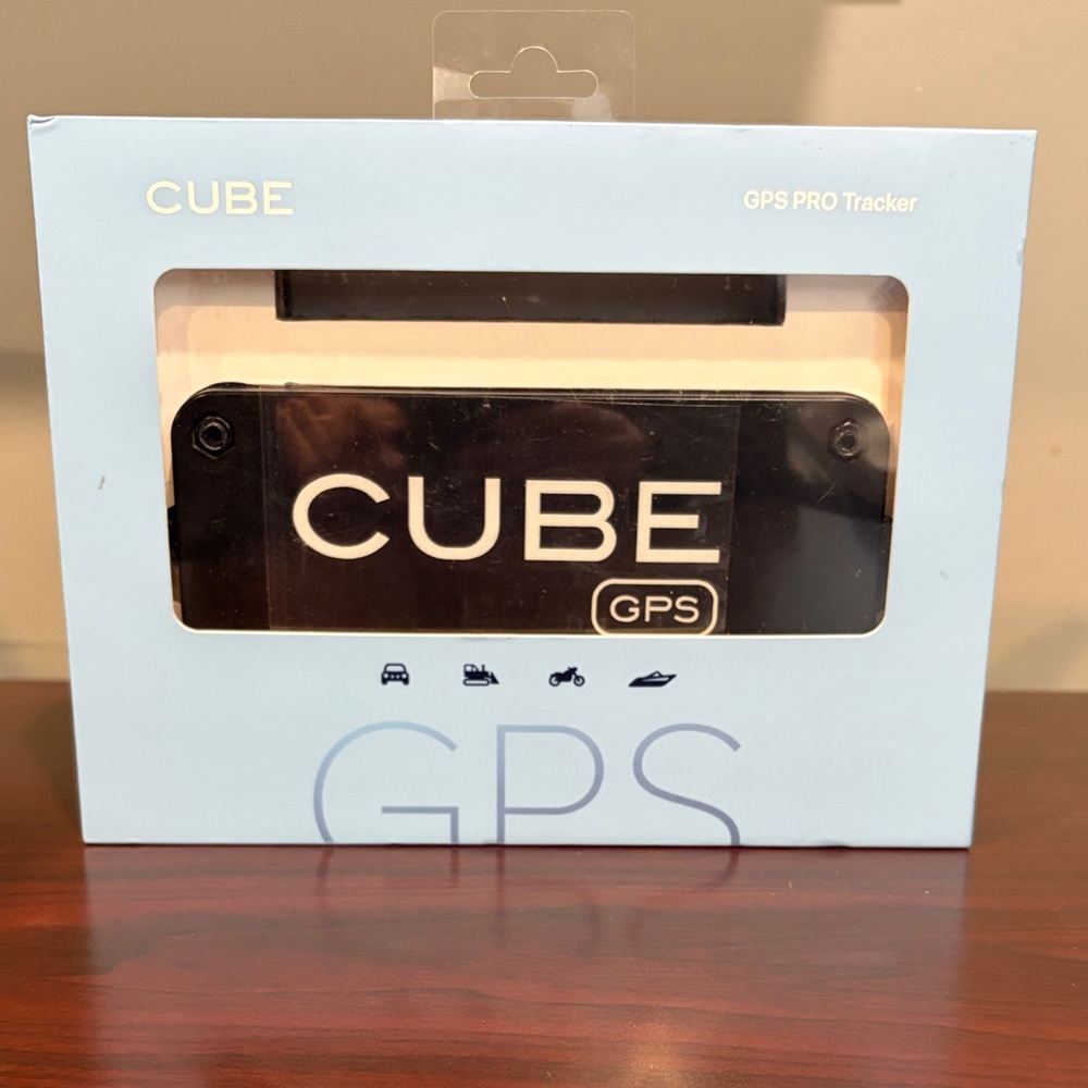 GPS Pro Tracker - Black
Great condition some scratches on underside with box.